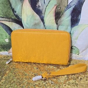 Thirty-one Wallet & Wristlet All About The Benjamins, Field Of Gold Pebbles